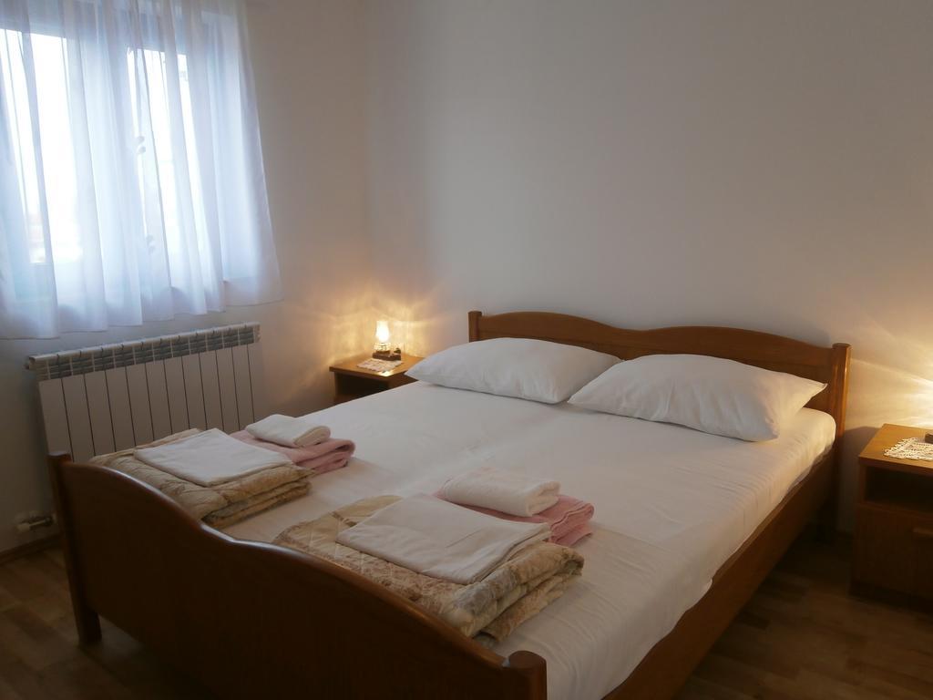 Apartments Crncic Šilo Δωμάτιο φωτογραφία